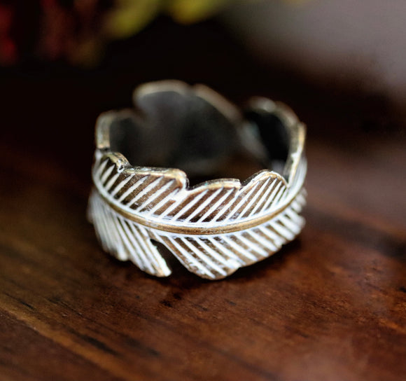 Adjustable Feather Ring Vanilla